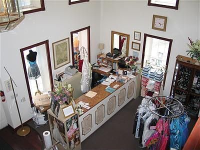 4th image of 912 Lillian St