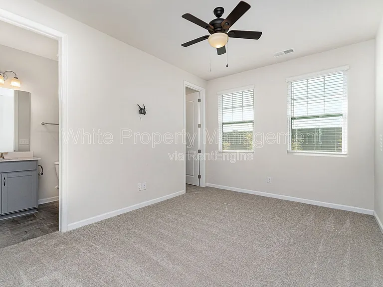 114 Marron Dr — Photo 2
