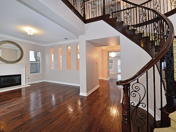 4th image of 917 Chesapeake Pl