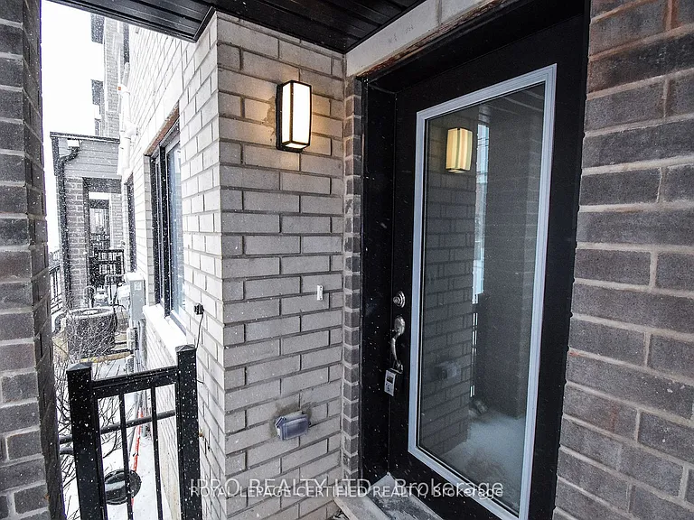 585 Colborne St E #404 — Photo 3