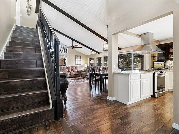 4th image of 805 Lakeway Dr