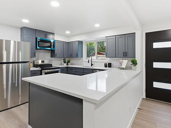 5th image of 6033 Hoyt Court