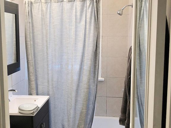 4th image of 1255 W Henderson St #1221-1