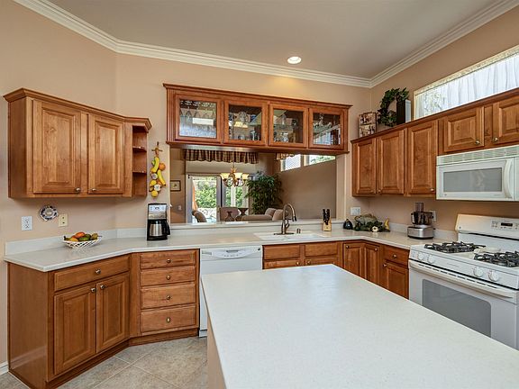 5th image of 78168 Fostoria Ln