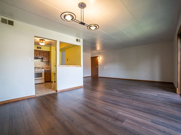 3rd image of 10412 S Komensky Ave APT 1S