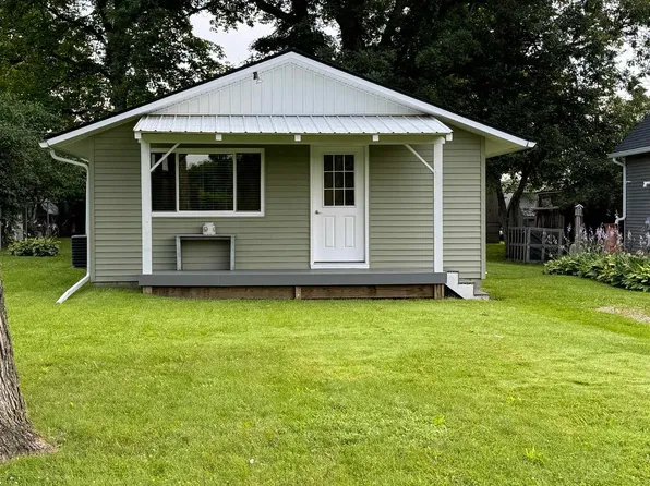 841 E Woodlawn Dr, Columbiaville, MI 48421