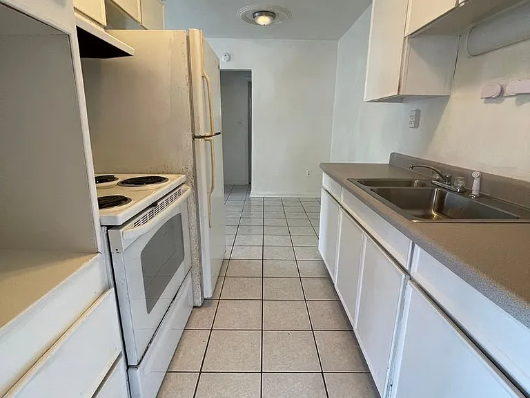 1600 Indiana Ave — Photo 3