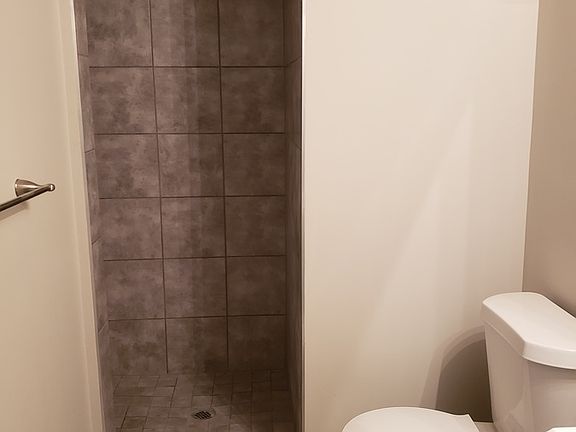 5th image of 1620 E Linwood Blvd #G1