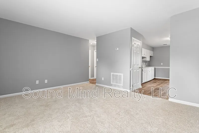 2 bed, 1.0 bath, 840 sqft, $950 — Photo 2