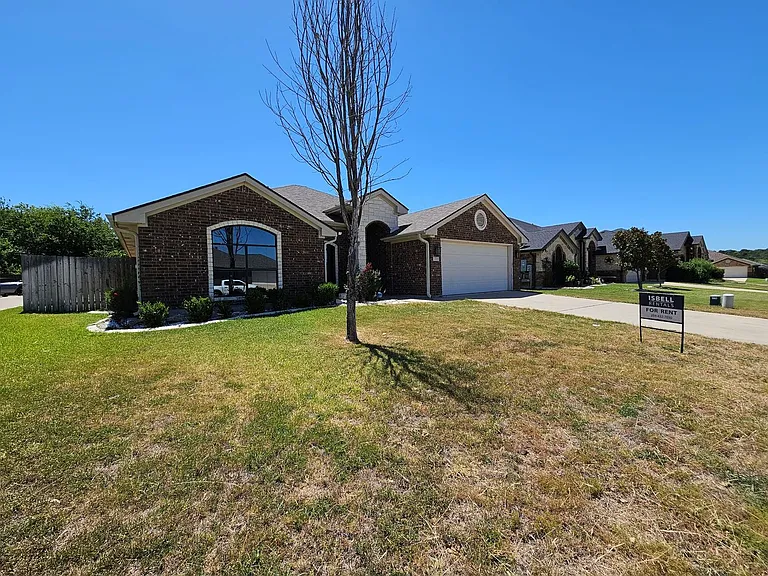 2704 Ancestor Dr — Photo 2