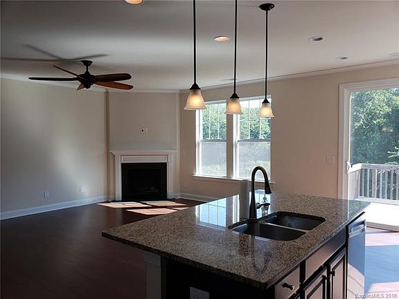5th image of 142 Blossom Ridge Dr