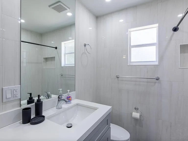 16932 W Aintree Dr — Photo 22