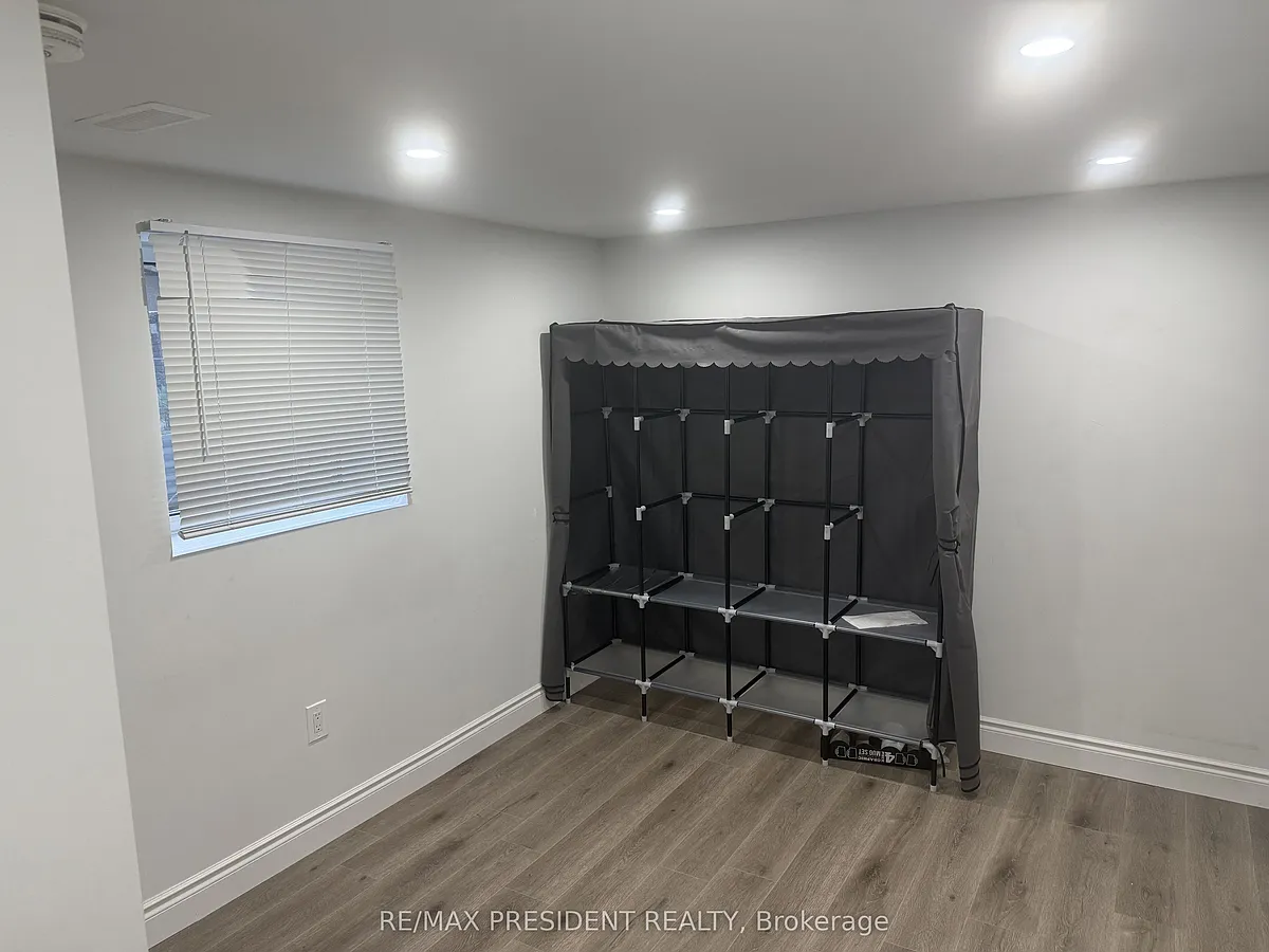 Building Photo - 45 Elmvale Cres #LOWER