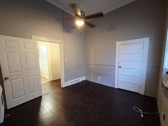 3rd image of 930 Summit Ave