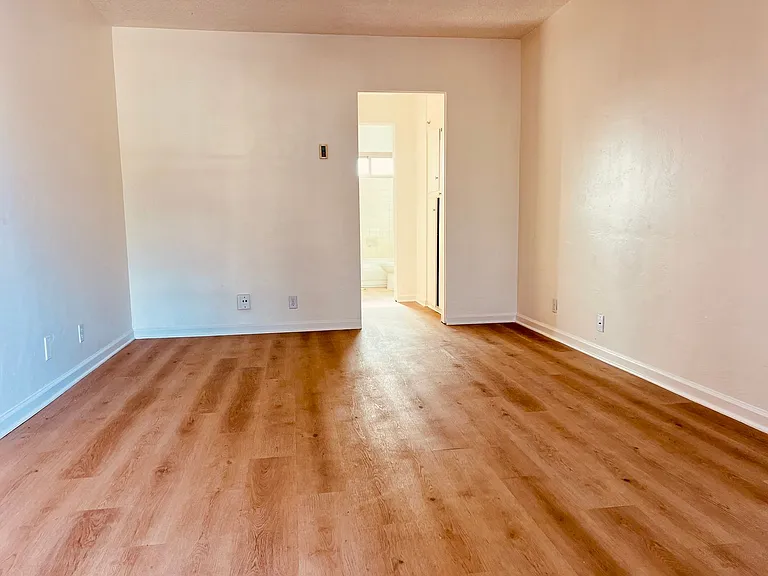 3337 Herman Ave #8 — Photo 10