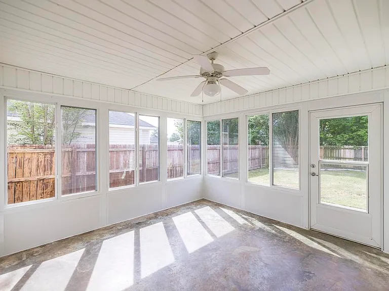 205 Wembley Dr — Photo 25