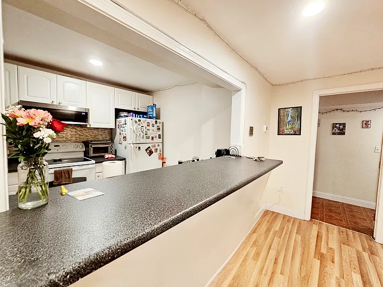 94 Pleasant St #11 — Photo 3