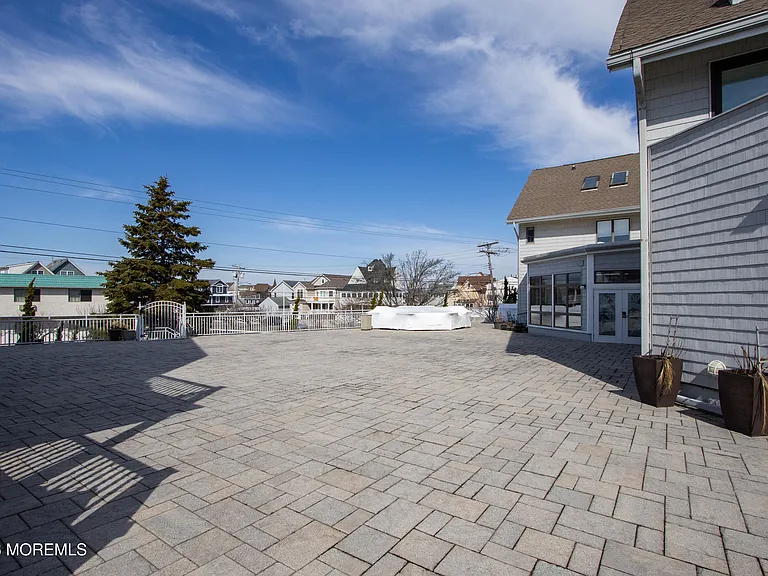 900 Ocean Ave #24 — Photo 4