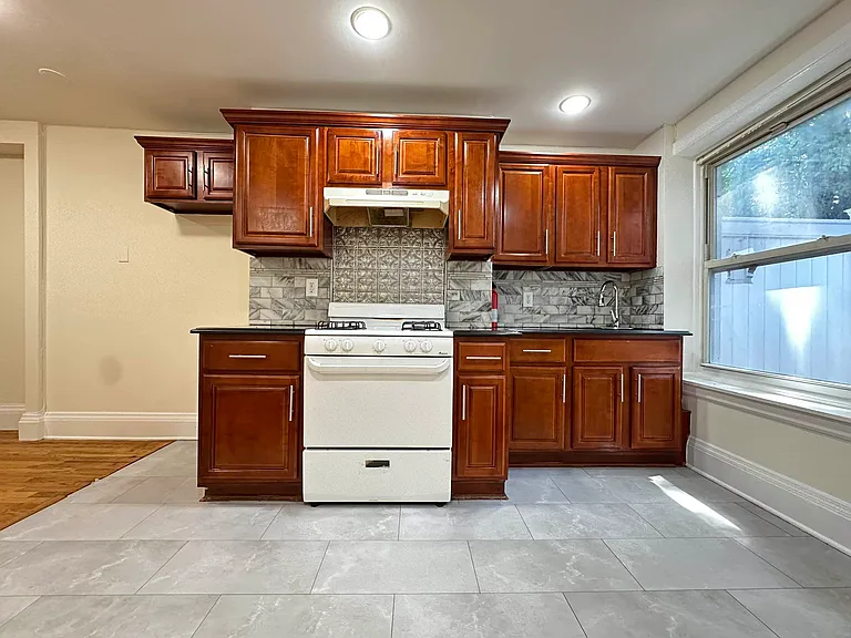 572 Mac Donough St #1 — Photo 2