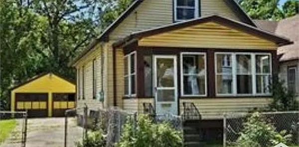 3 bed, $1,700 — Photo 1