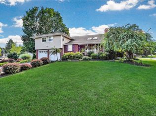 2 Split Tree Dr, New Windsor, NY 12553