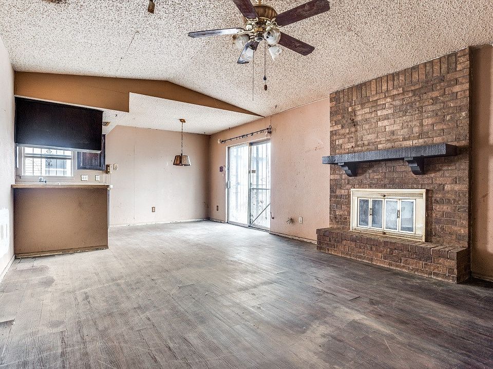 1st image of 1821 Castle Dr