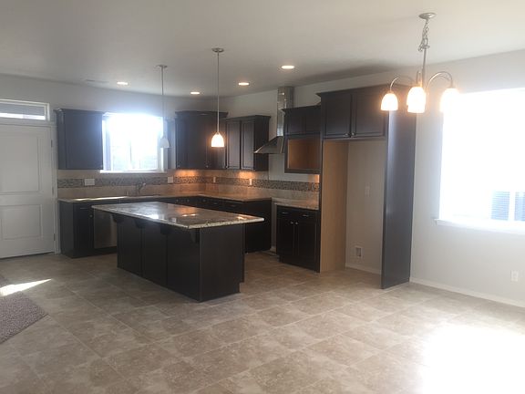 2nd image of 729 Pinnacle Dr