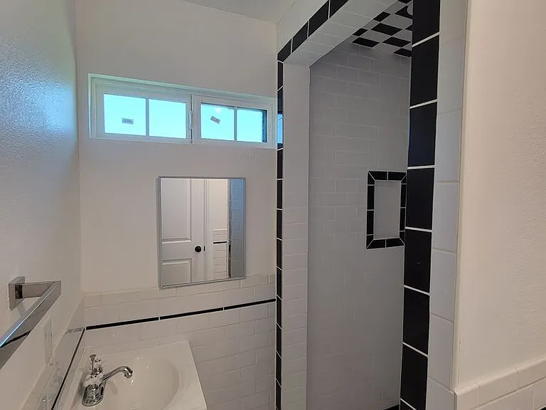 11325 Martha St — Photo 15