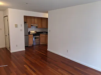 Rented by Cezanne Outlet LLC