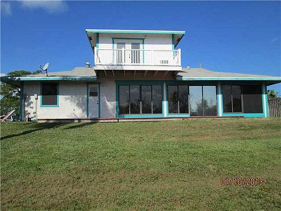 3rd image of 584 Beach