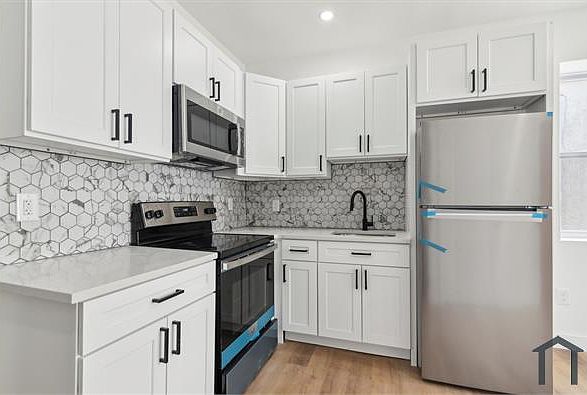 1st image of 2426 N Marshall St #2