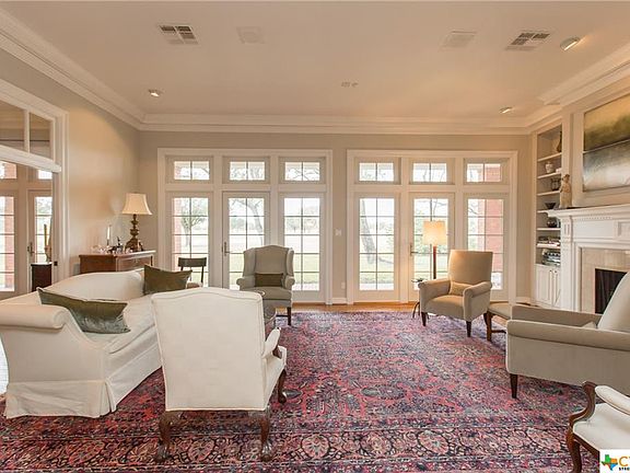 4th image of 6018 Country Club Dr