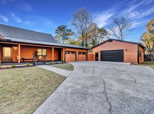 923 Pine Cir, Woodstock, GA 30189