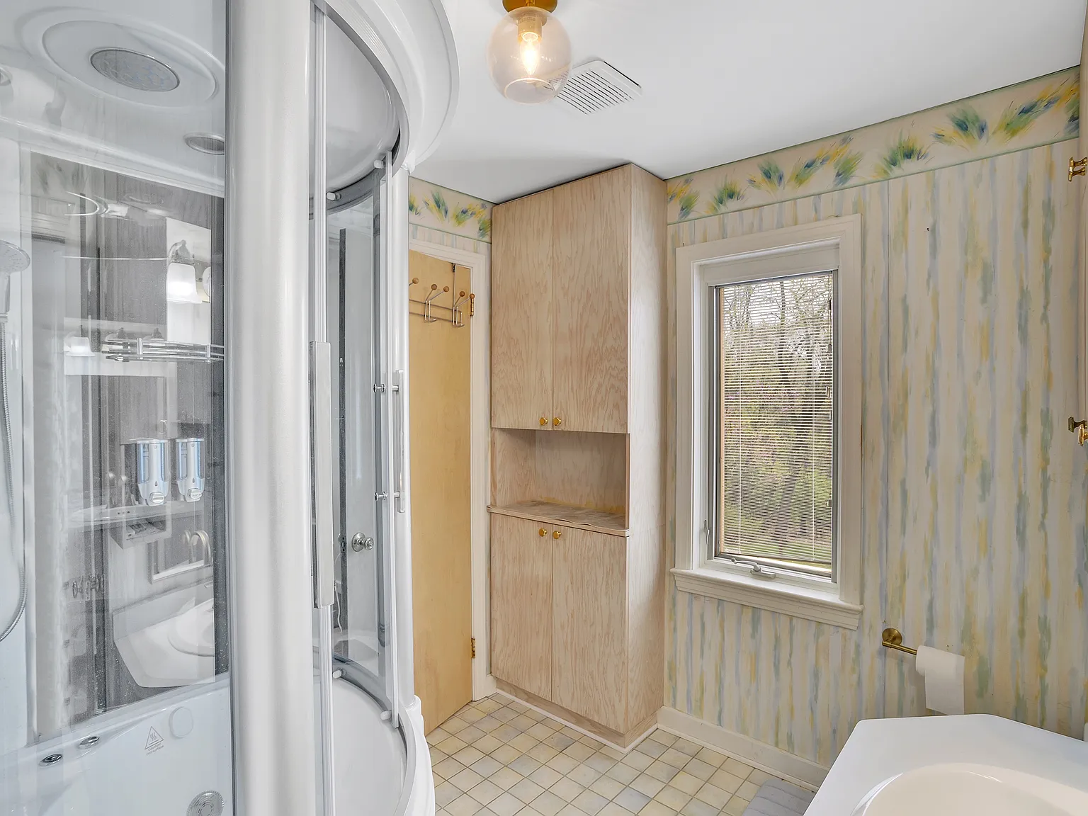 3 bed, 1581 sqft, $2,400 — Photo 4