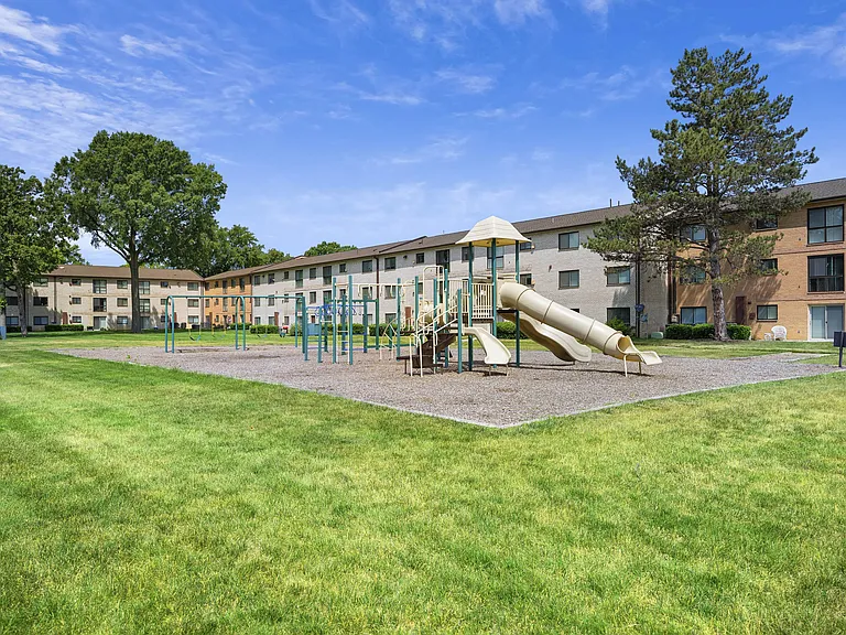 Rose Hill Apartments — Photo 21