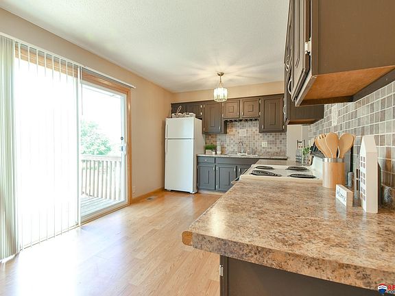 3rd image of 248 W Dawes Ave