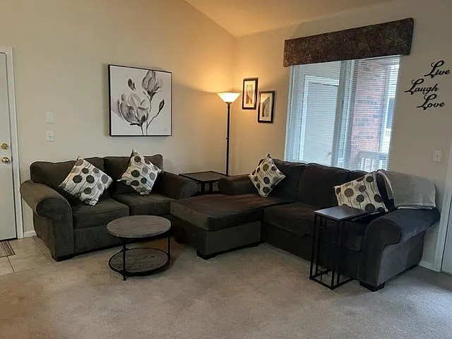 2 bed, 1131 sqft, $2,000 — Photo 2