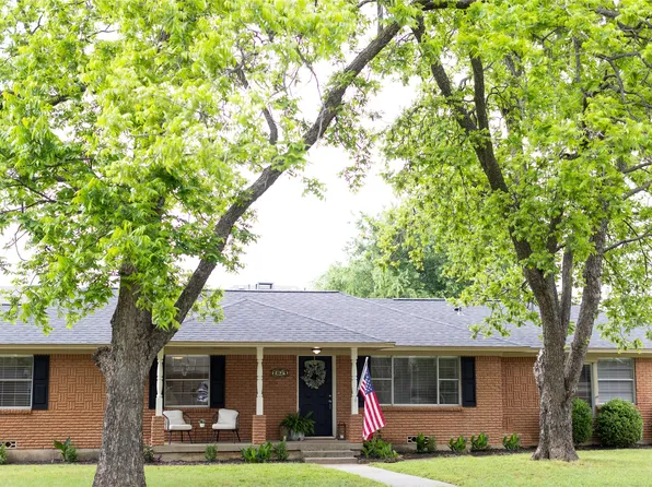 2814 Silvermeadow Ln, Corinth, TX 76210