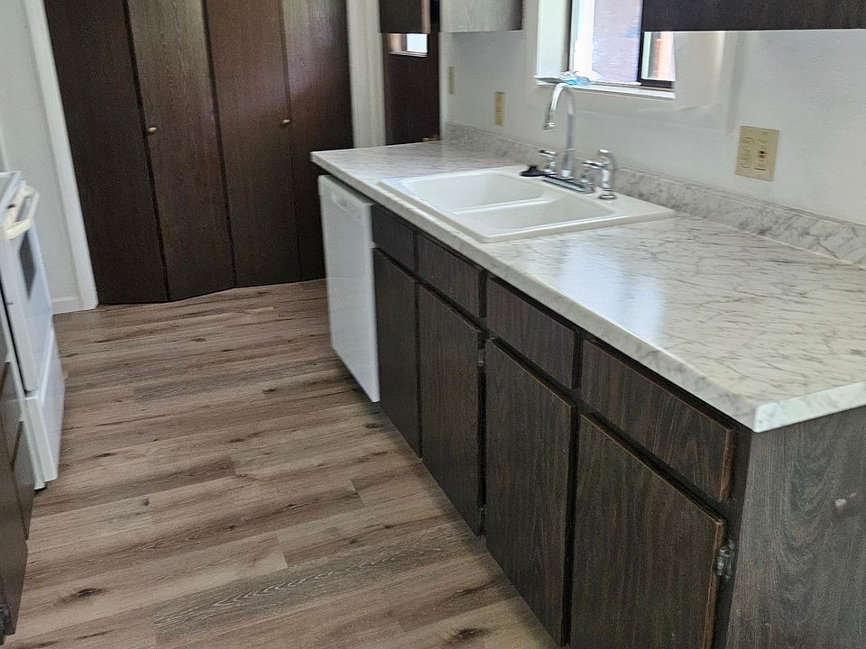 2nd image of 226 Applewood Dr #226