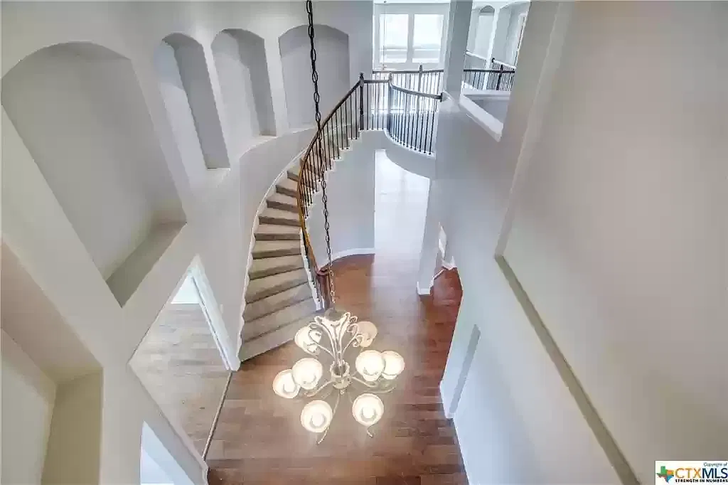 5 bed, 4787 sqft, $5,500 — Photo 4