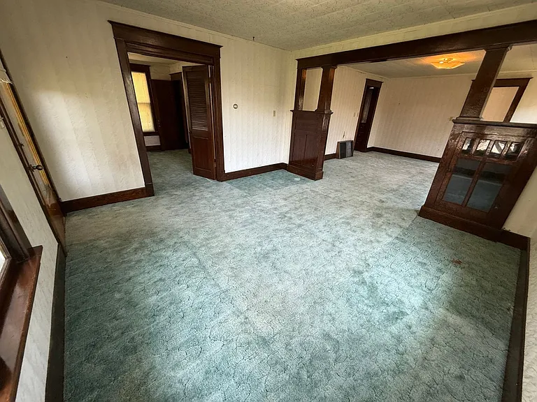 825 N Broadway Ave. — Photo 9