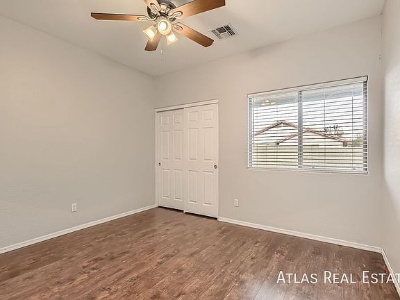 5th image of 760 W Vineyard Plains Dr