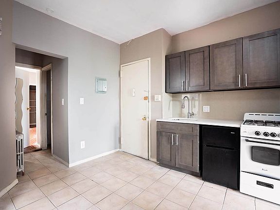 3rd image of 340 E 105th St #2B
