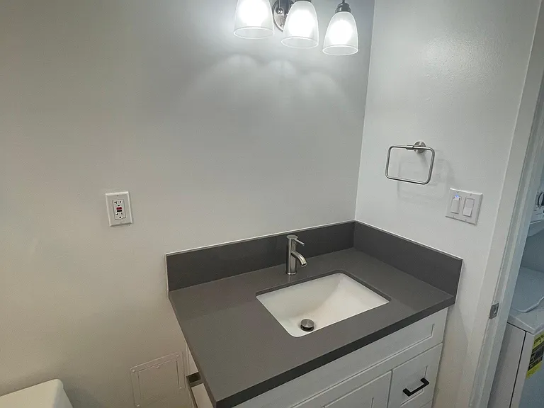 209 N Bushnell Ave #E — Photo 9