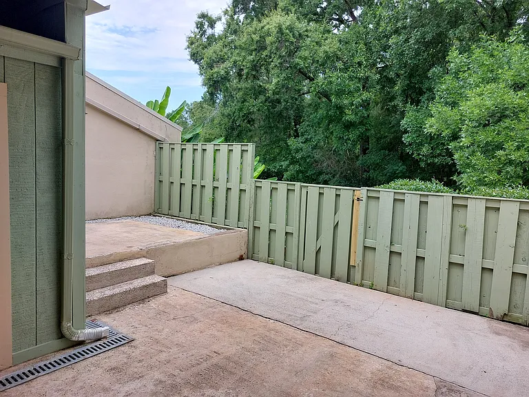 311 Dryden Ln — Photo 3