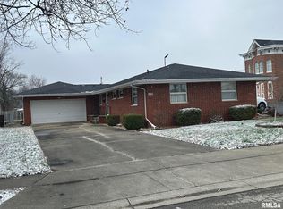 309 N Clay St, Taylorville, IL 62568