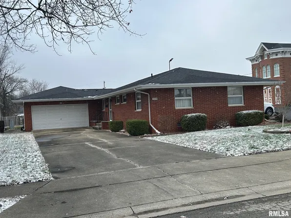309 N Clay St, Taylorville, IL 62568