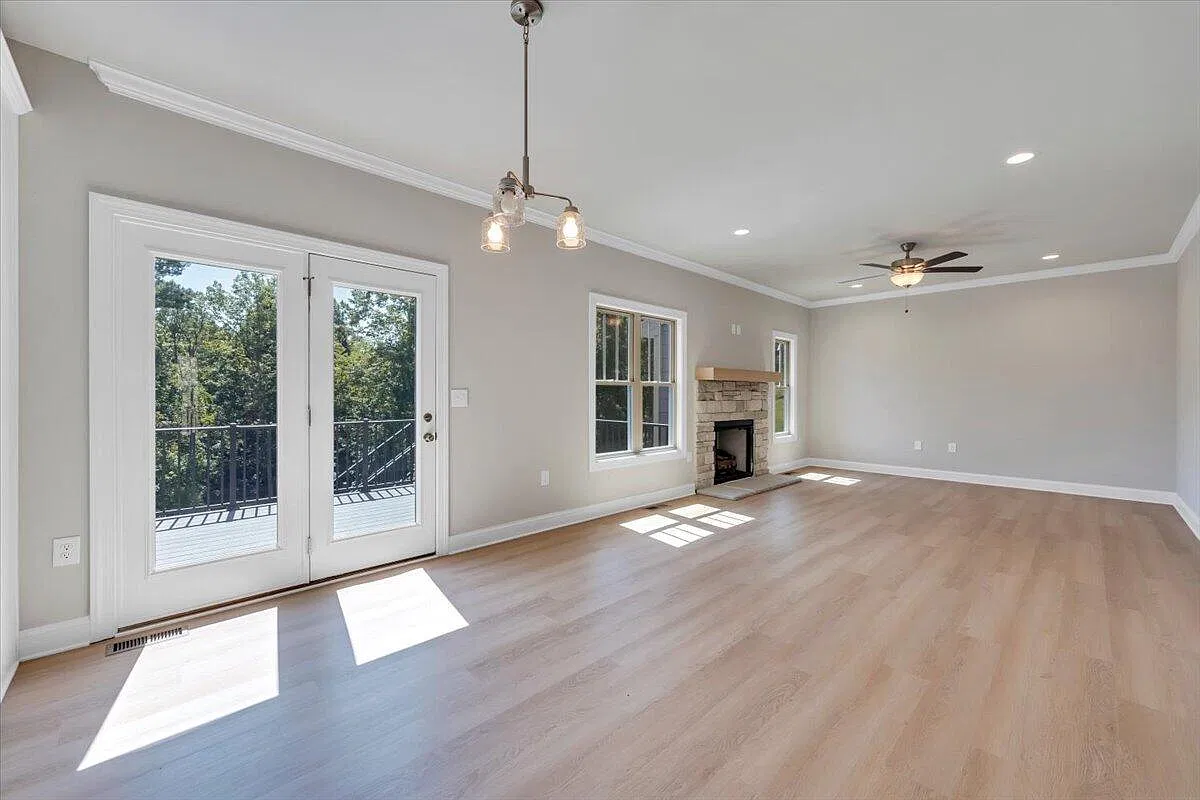 5 bed, 3.5 bath, 2877 sqft, $2,999 — Photo 3