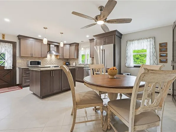 3 King St, Bristol, RI 02809