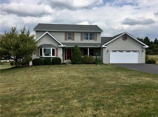 5051 Ancinetta Dr, Schnecksville, PA 18078